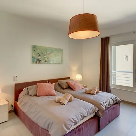 Stunning Seafront Lux Wt Pool, Upmarket Area *