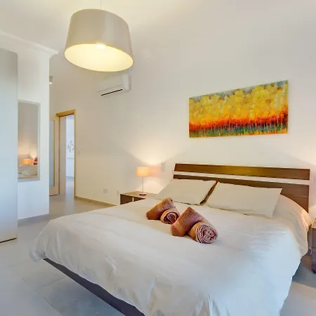 Stunning Seafront Lux Wt Pool, Upmarket Area