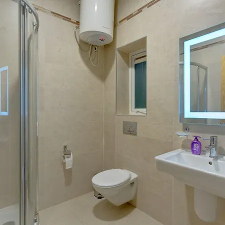 Stunning Seafront Lux Wt Pool, Upmarket Area *
