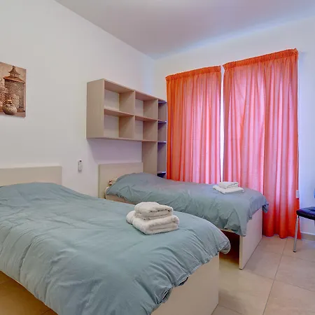 Stunning Seafront Lux Wt Pool, Upmarket Area *