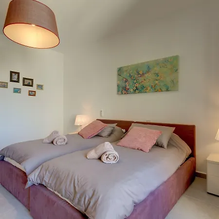Apartment Stunning Seafront Lux Wt Pool, Upmarket Area Sliema