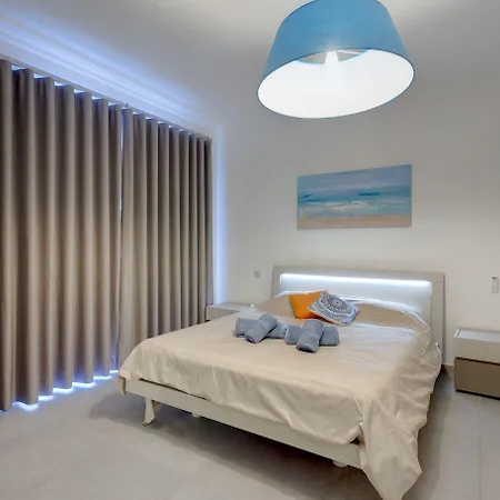 Διαμέρισμα Stunning Seafront Lux Wt Pool, Upmarket Area Σλιέμα