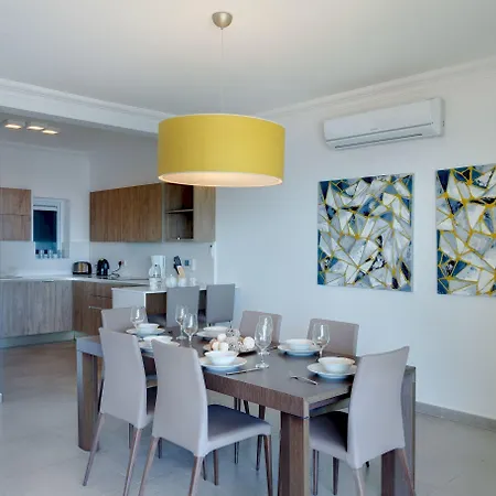 Διαμέρισμα Stunning Seafront Lux Wt Pool, Upmarket Area Σλιέμα