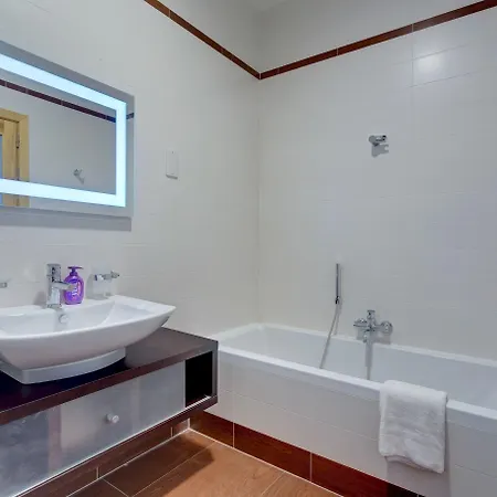 Stunning Seafront Lux Wt Pool, Upmarket Area *