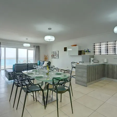 Stunning Seafront Lux Wt Pool, Upmarket Area