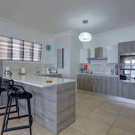 Διαμέρισμα Stunning Seafront Lux Wt Pool, Upmarket Area *