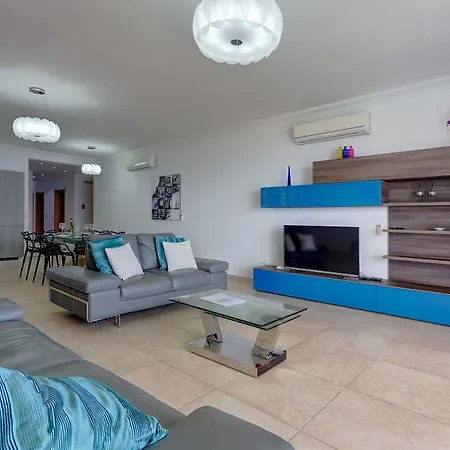 Stunning Seafront Lux Wt Pool, Upmarket Area *