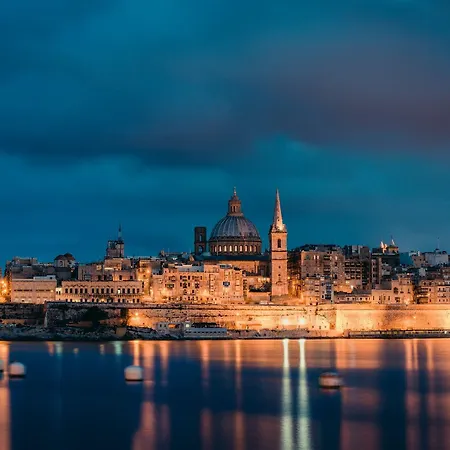 Stunning Seafront Lux Wt Pool, Upmarket Area * Sliema