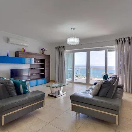 Apartment Stunning Seafront Lux Wt Pool, Upmarket Area