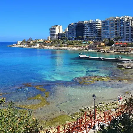 Stunning Seafront Lux Wt Pool, Upmarket Area Apartment