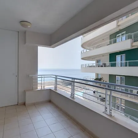 Stunning Seafront Lux Wt Pool, Upmarket Area