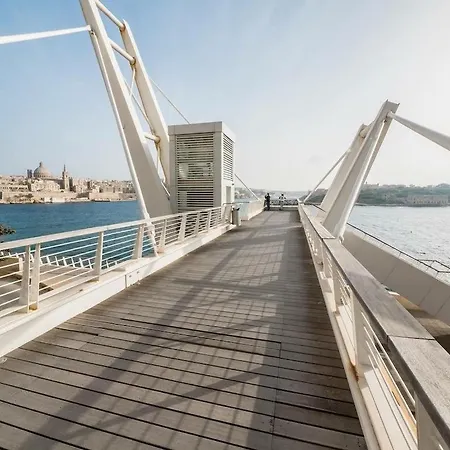 Stunning Seafront Lux Wt Pool, Upmarket Area Apartment Sliema