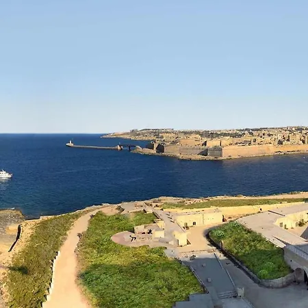 Apartment Stunning Seafront Lux Wt Pool, Upmarket Area *
