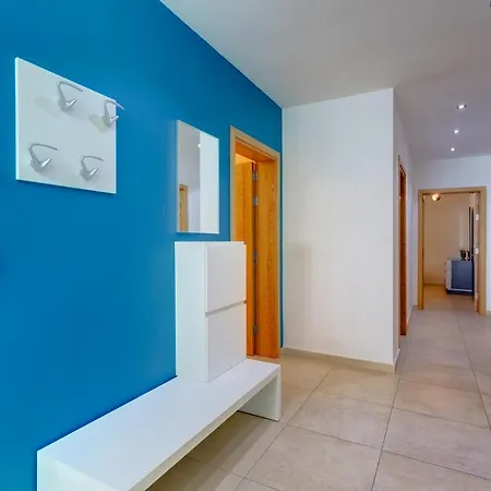 Stunning Seafront Lux Wt Pool, Upmarket Area Apartment *